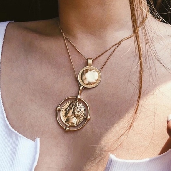 Fashion Jewelry Jewelry - Layered necklace, gold pendant/choker